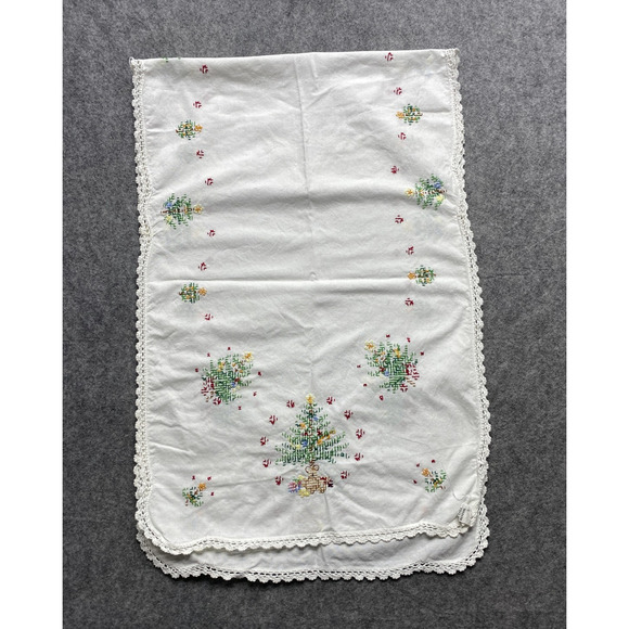 Christmas Table Runner Cross Stitch Embroidered Trees Teddy Bear Lace Trim White - Picture 9 of 14